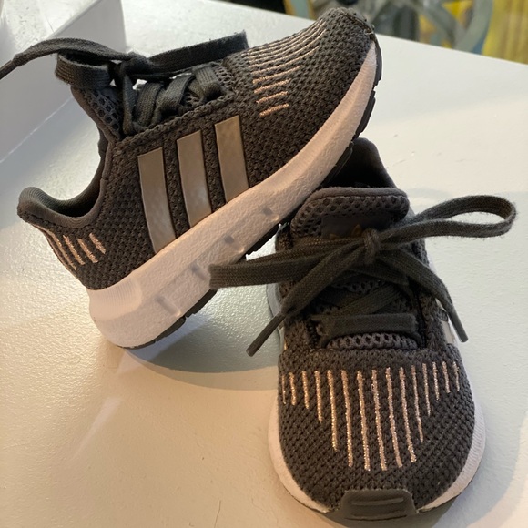 adidas Other - 💞Adidas Grey & Pink Swift Run Baby Shoe👟